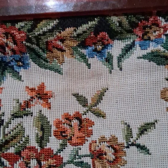 Vintage Floral Tapestry Clutch with Bakelite Frame - Picture 4 of 4